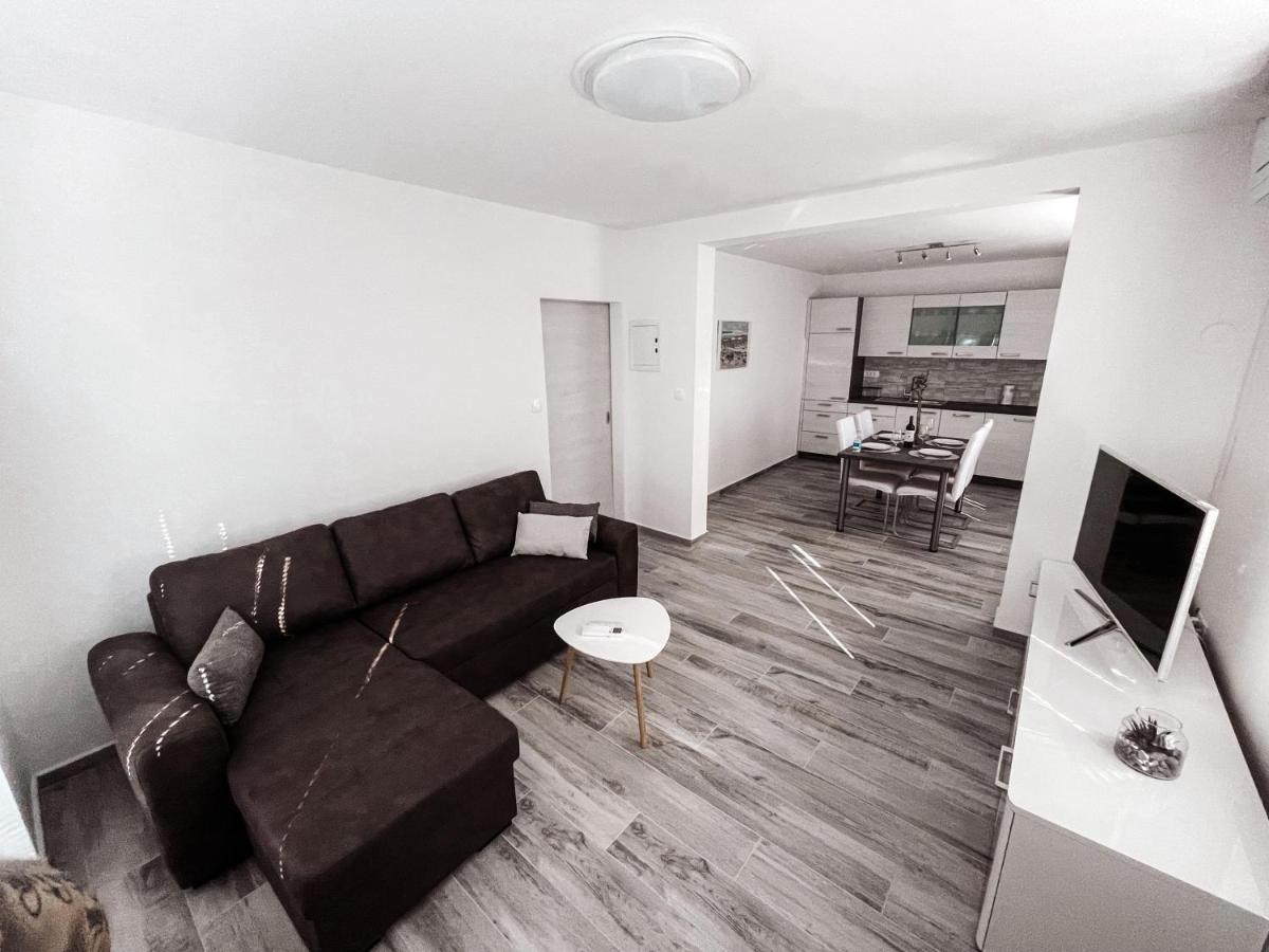 Riad Apartments Premium Zgornje Skofije Eksteriør billede