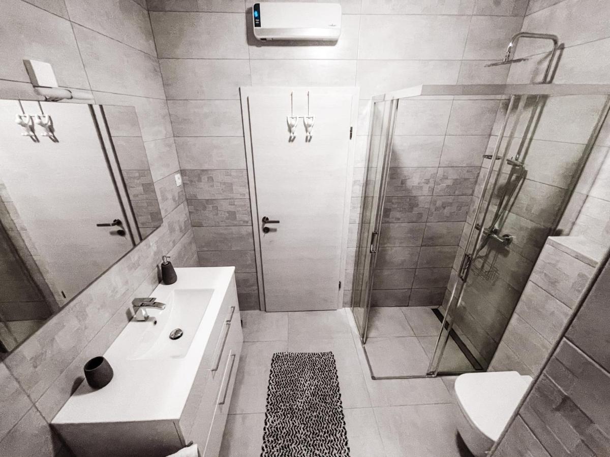 Riad Apartments Premium Zgornje Skofije Eksteriør billede